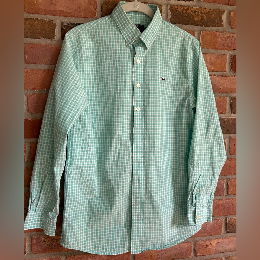 Vineyard vines green plaid button down long sleeve shirt
Youth size L